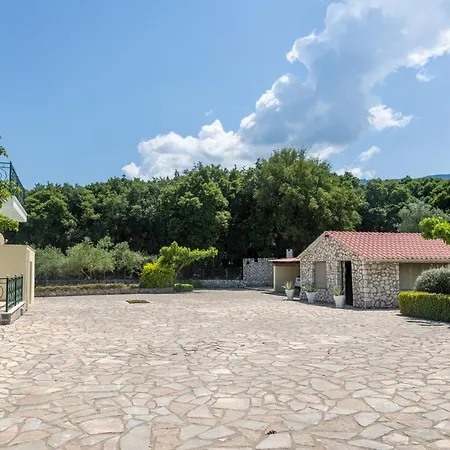 Arte Nefeli Σάμη